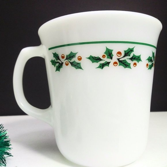 Corelle Christmas Mug plus Holiday Inn DVD - Picture 7 of 9